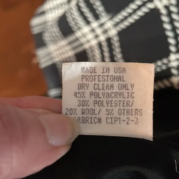 BLACK and WHITE PLAID COAT sz M - Picture 8 of 9